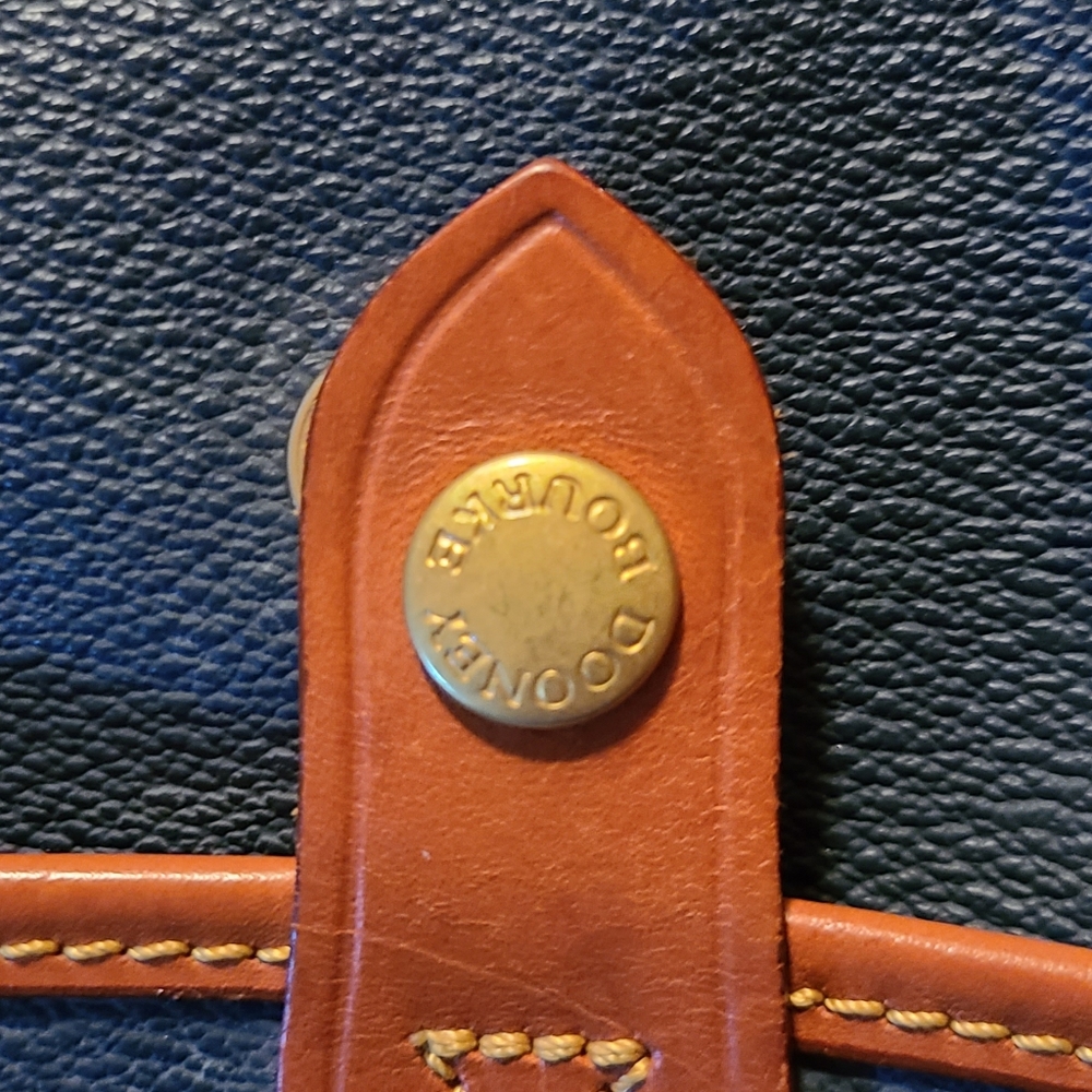 Vintage Dooney&Bourke Small East West crossbody